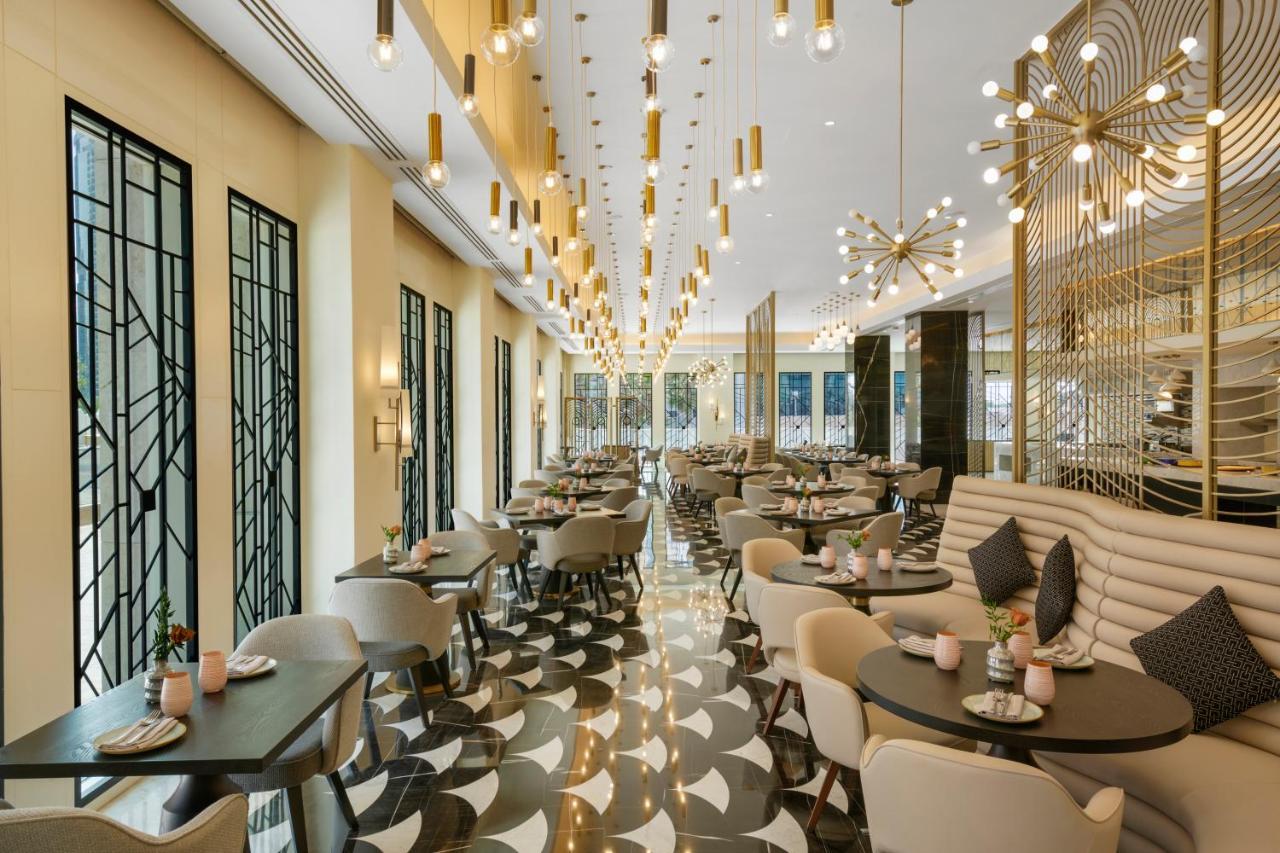 Wyndham Grand Doha West Bay Beach Kültér fotó The restaurant