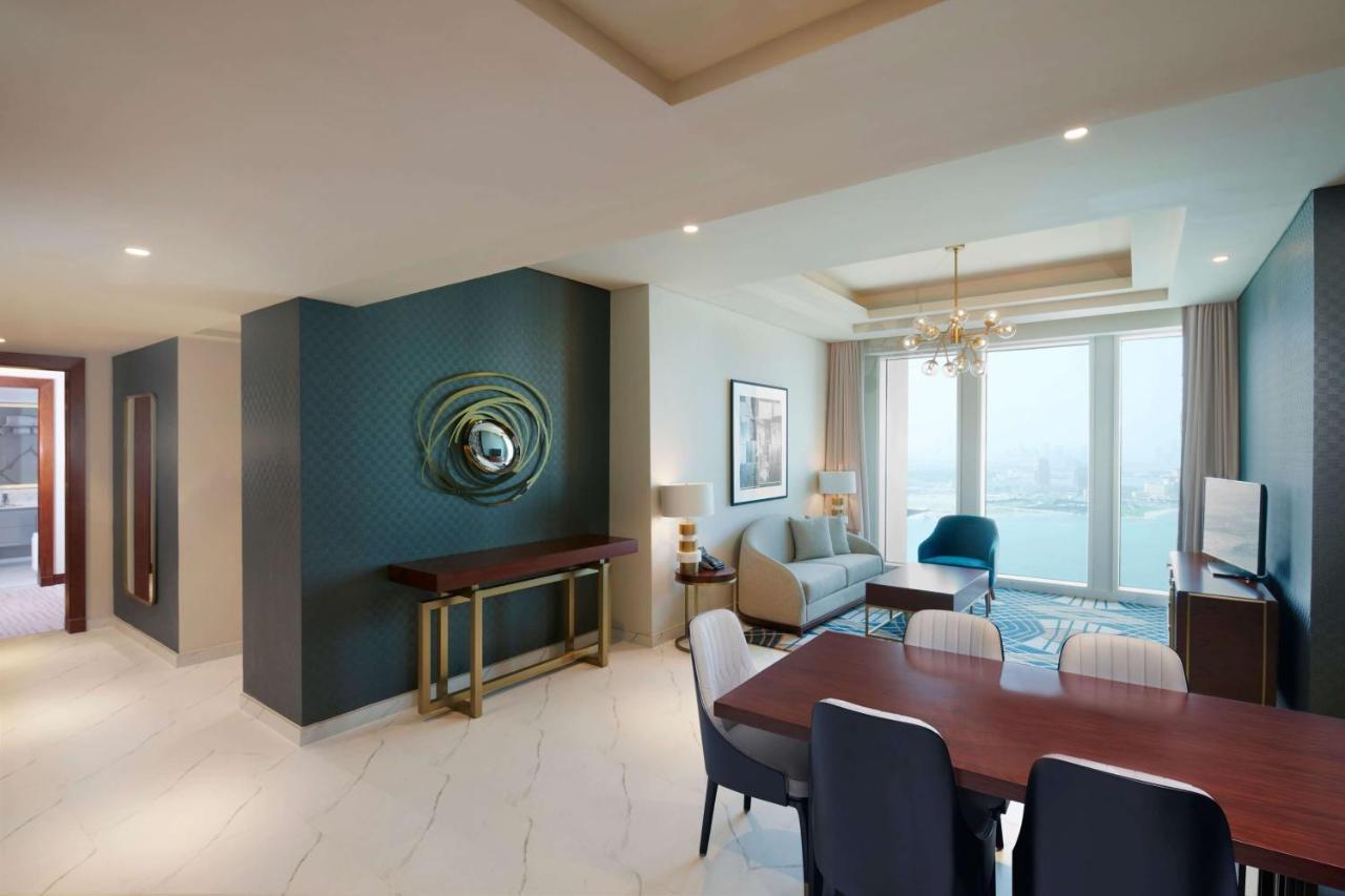 Wyndham Grand Doha West Bay Beach Kültér fotó A suite at the hotel