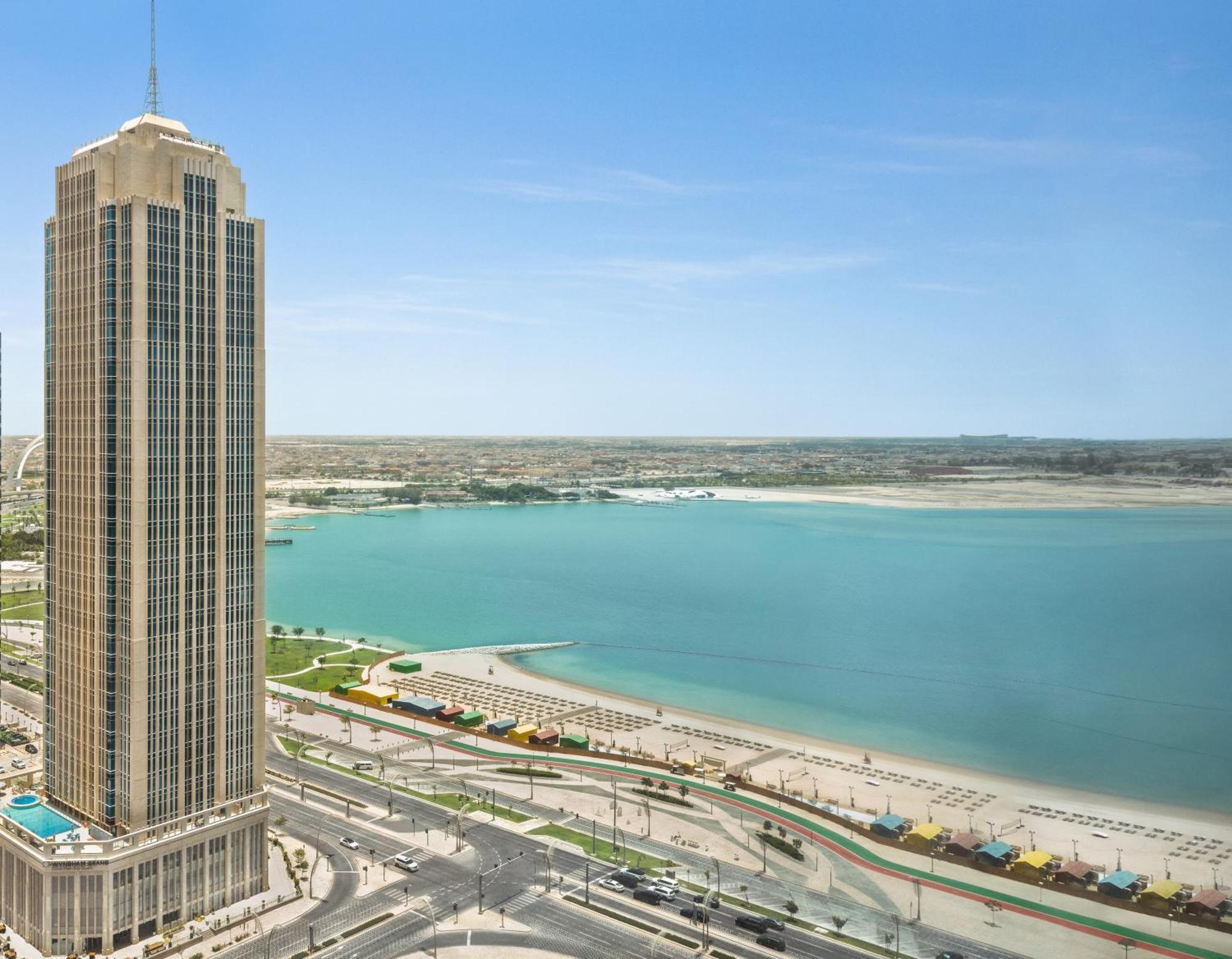 Wyndham Grand Doha West Bay Beach Kültér fotó The Gulf Palace Hotel