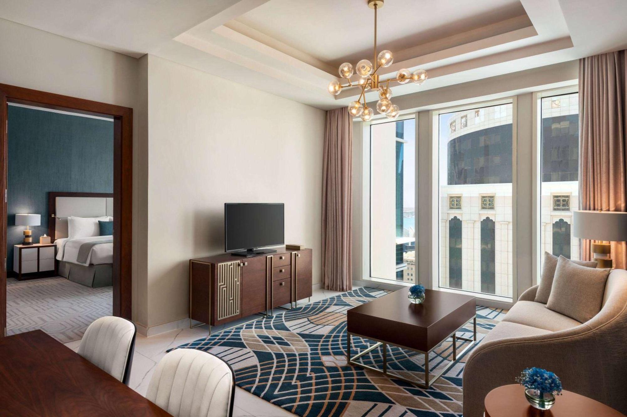 Wyndham Grand Doha West Bay Beach Kültér fotó A suite at the hotel
